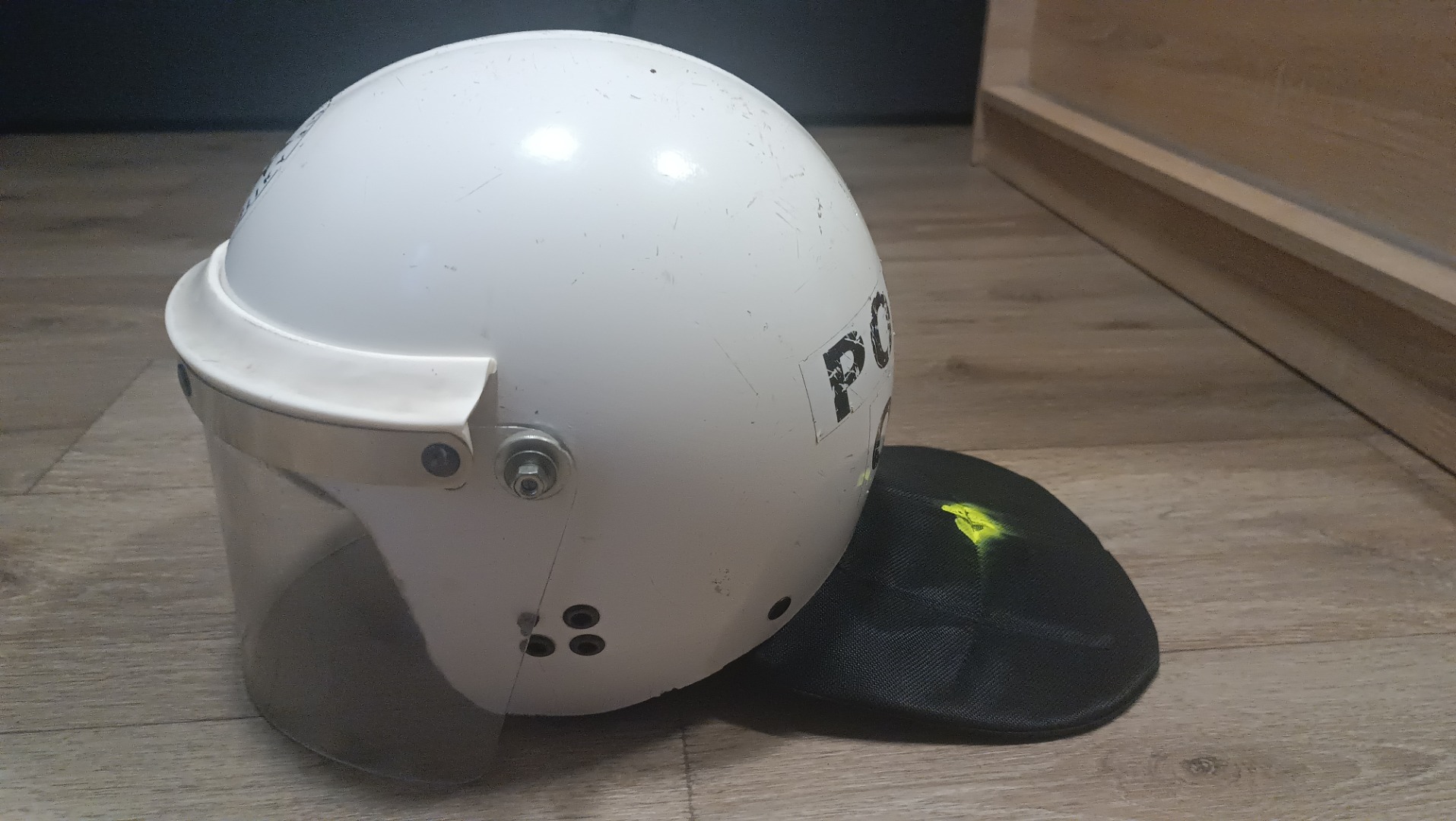 PČR protiúderová helma - bílá