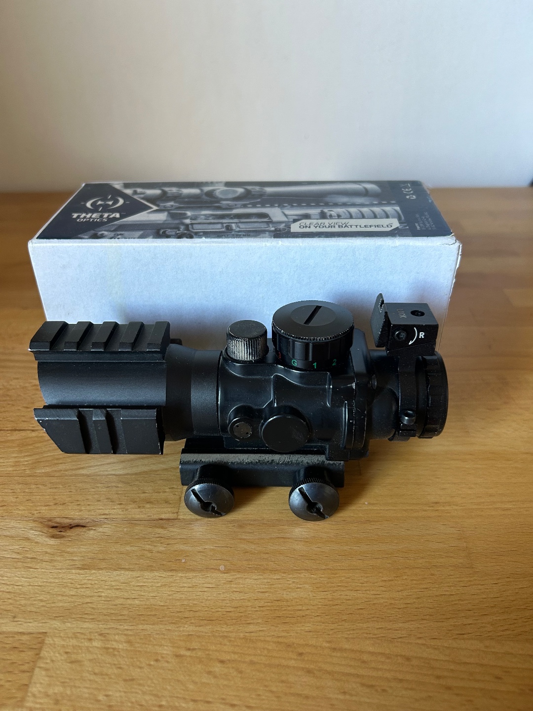 Puškohled Rhino 4X32 s RIS lištami